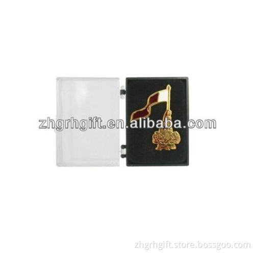 Free sample Qatar National Day Magnet Flag Pin Badge